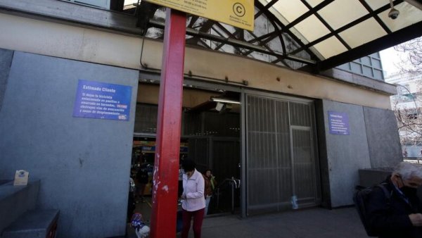¿A qué hora cierra el Metro de Santiago este viernes?
