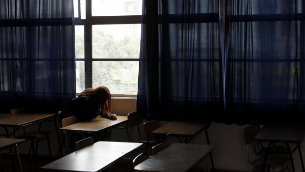Anuncian suspensión de clases este lunes en Lebu tras serie de sismos
