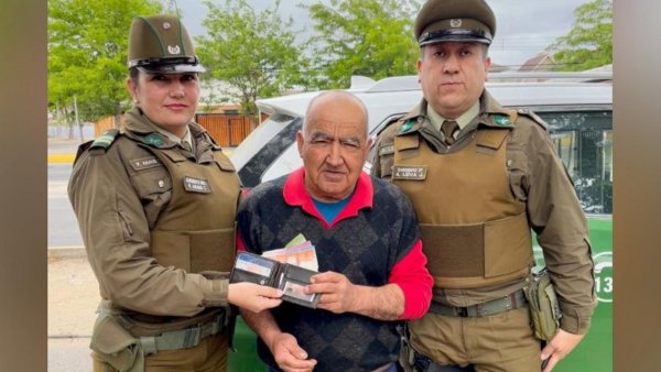 "Final feliz": carabineros devuelve billetera perdida por adulto mayor en Quilpué
