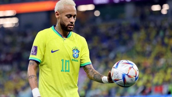 ¿Qué le puso en la nariz? La imagen de Casemiro y Neymar en pleno partido de Brasil que causó revuelo en redes sociales
