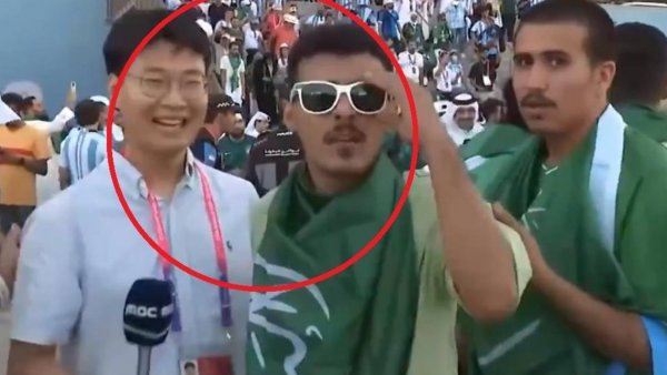 Hincha saudí interrumpió despacho japonés para burlarse de Messi y Argentina
