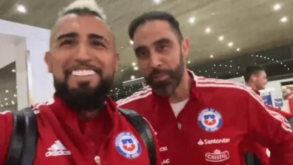 La respuesta de Claudio Bravo a Arturo Vidal sobre cuándo volverá a Colo Colo
