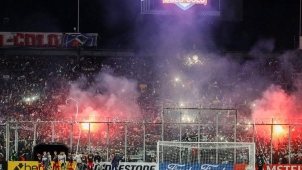 "Vergüenza": hinchas de Colo Colo muestran su molestia por alza de precios en las entradas
