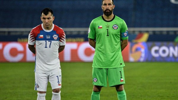 La respuesta de Gary Medel por ausencia de Claudio Bravo en convocatoria de la Roja: "Es raro que no esté"
