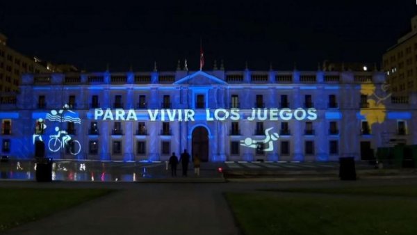 FOTOS | Así fue el espectáculo de luces que iluminó a La Moneda a un año de Santiago 2023
