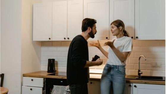 Psicólogo entrega 6 señales que te ayudarán a detectar cuando “no es ahí” en una relación
