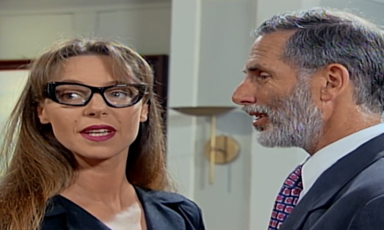 Federico se rinde a la lectura de Sara
