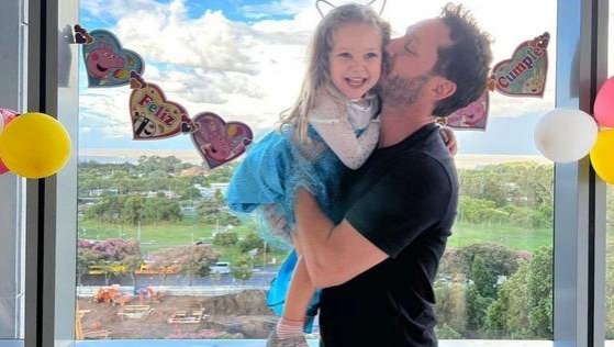 Benjamín Vicuña publicó fotografía con su hija y las redes estallaron
