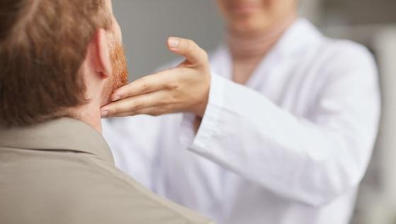 Aumentan casos de cáncer de cabeza y cuello en pacientes cada vez más jóvenes, relacionados a virus papiloma humano (VPH)
