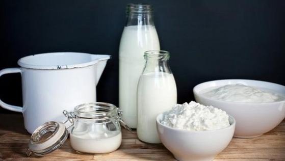 Investigadores vinculan el consumo de leche entera con el deterioro cognitivo en adultos mayores
