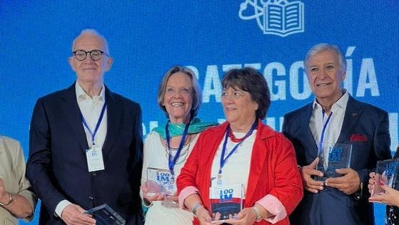 Pedro Carcuro es distinguido como uno de los 100 líderes mayores 2022
