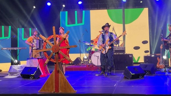 NTV Presenta: El barco de Caleuchístico en gran show musical