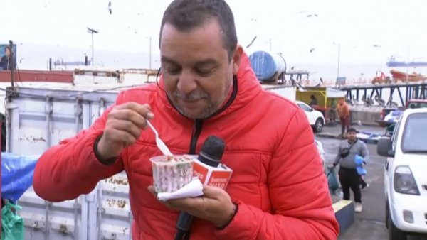 Del ceviche rompe colchón a ricas reinetas: Leo Castillo recorre los encantos de la caleta Portales
