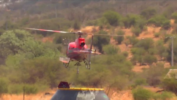 El intenso trabajo para combatir el incendio forestal en Lampa
