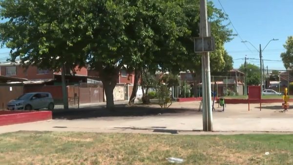Vecinos de Quilicura lamentan que su plaza es un potrero

