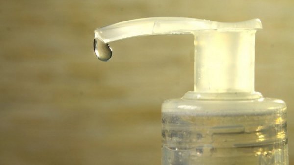 Compran casi US$ 3 millones en gel lubricante íntimo: polémica en provincia de Buenos Aires

