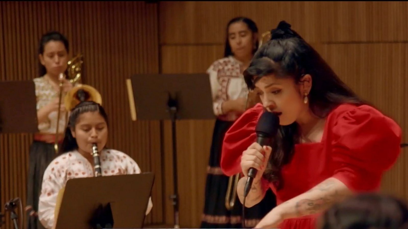 Mon Laferte es la nueva artista confirmada para el Festival del Huaso de Olmué
