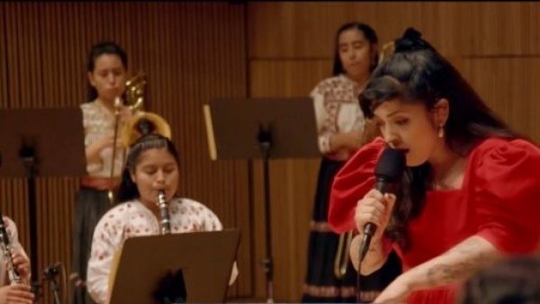Mon Laferte es la nueva artista confirmada para el Festival del Huaso de Olmué

