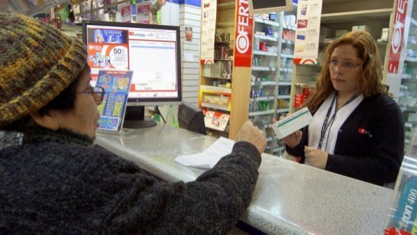 Gobierno anuncia rebaja en medicamentos: ¿cómo acceder a los descuentos?
