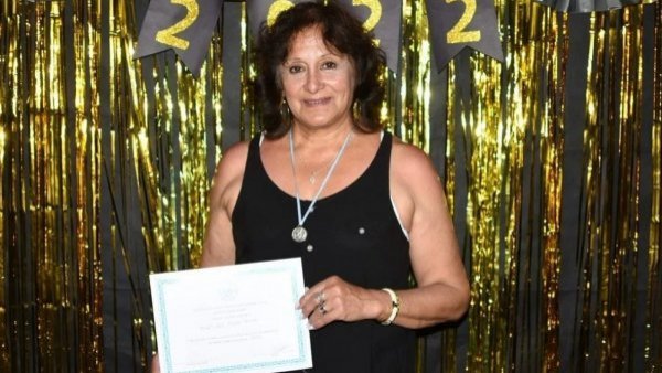 "Es como mi mundial": argentina de 65 años termina secundaria tras tres intentos
