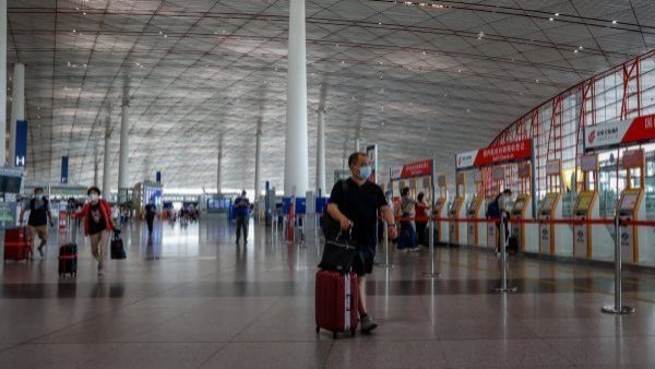 China responde a restricciones COVID congelando visas a japoneses y surcoreanos
