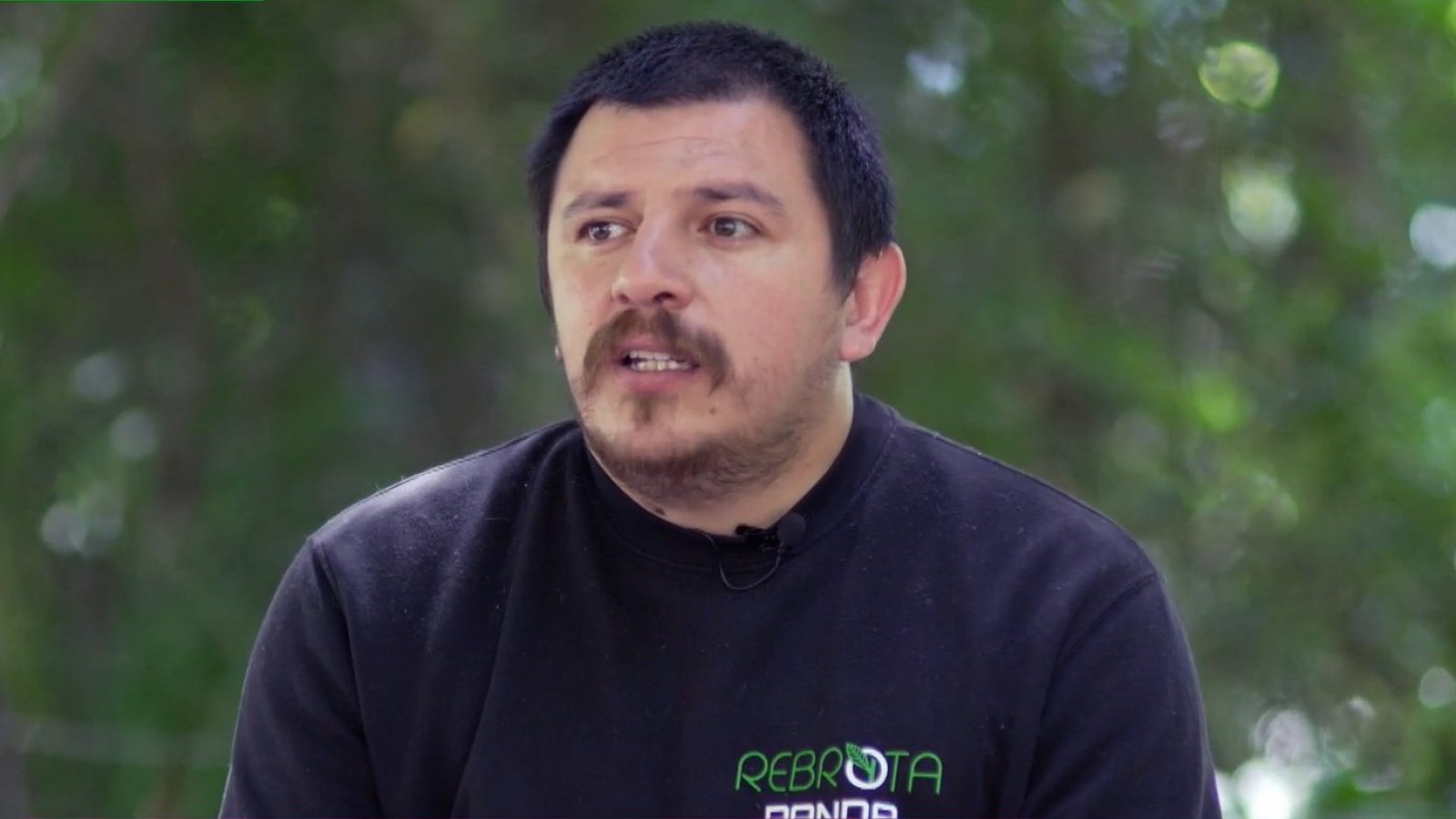 Camiseteados: Óscar Quiroz y la Fundación Rebrota, terapia en contacto con la naturaleza
