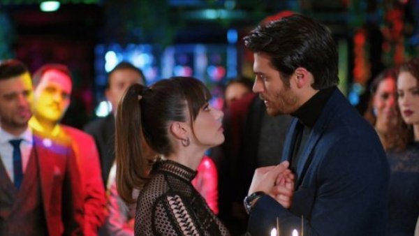 La intensa fiesta de cumpleaños de Ferit
