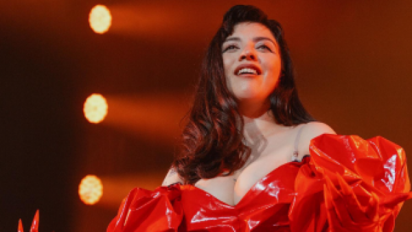 UN VERANO CON MON: Inaugura un mural, una exposición y realiza dos conciertos muy especiales en Chile
