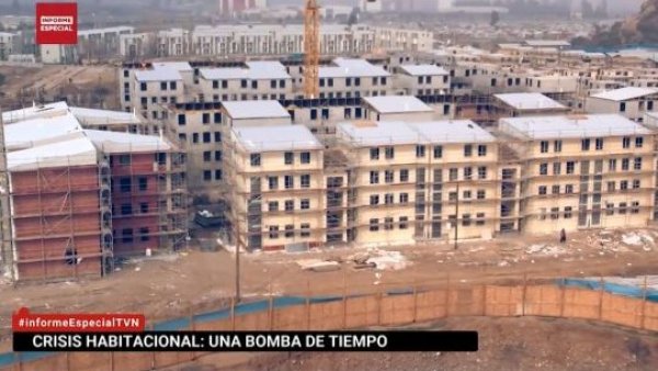 TVN es distinguido por su excelencia periodística en los premios “Pobre el que no cambia de mirada”

