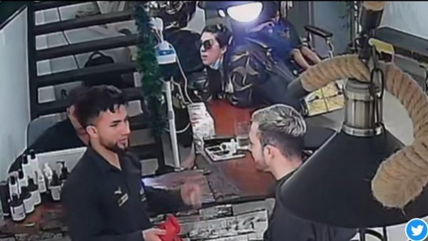 Se hace pasar por clienta: Buscan a mujer que roba celulares en locales de Colina
