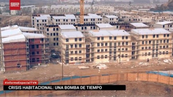 TVN es distinguido por su excelencia periodística en los premios “Pobre el que no cambia de mirada”
