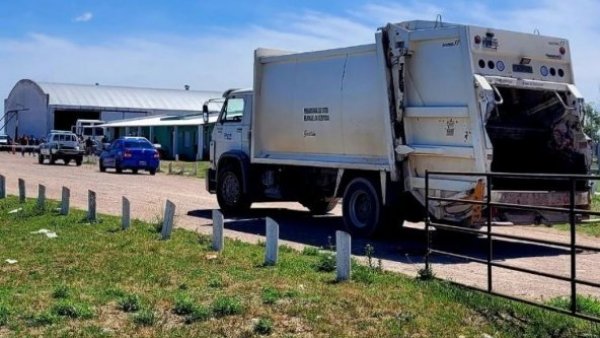 Trágico accidente: recolector de basura murió aplastado por camión mientras trabajaba en Argentina
