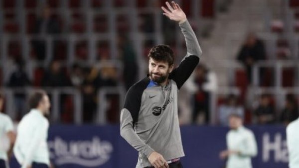Piqué imita a Shakira con un juego de palabras en su último tuit y causa furor en redes sociales
