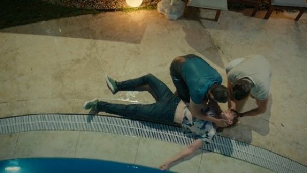 ¡Descontrol en la fiesta de Omer!
