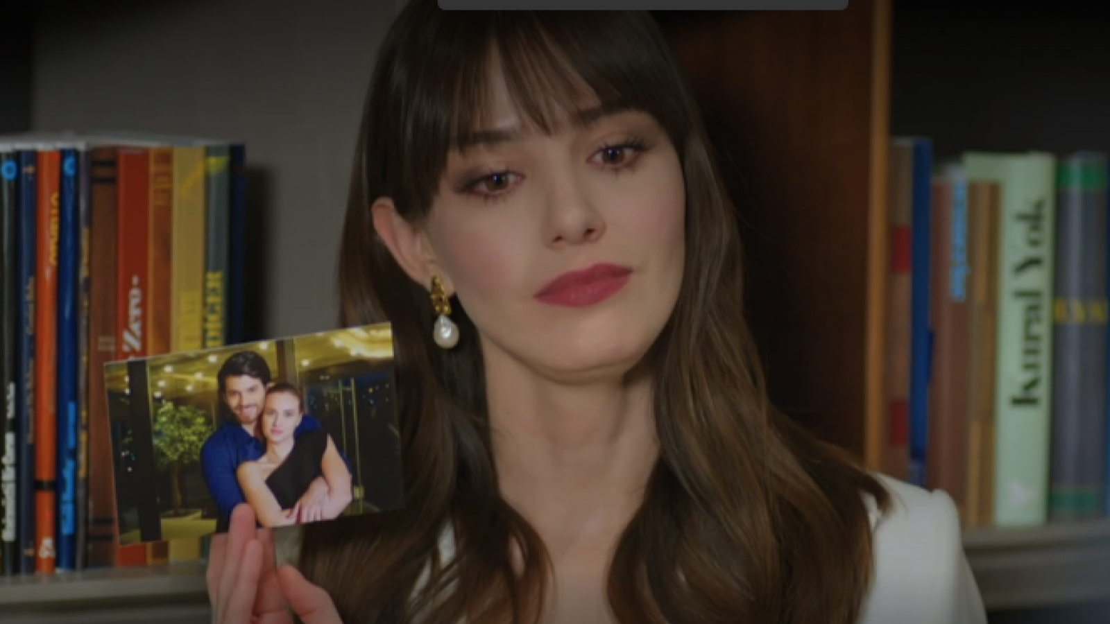 Nazli sospecha de Pelín
