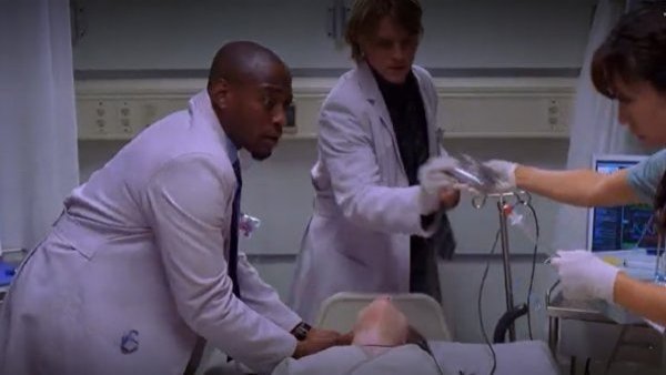 Dr. House Temporada 2 Capítulo 16: A salvo
