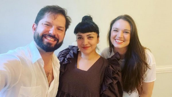 "Corazón llenito y palpitante": La especial visita de Mon Laferte al Presidente Boric
