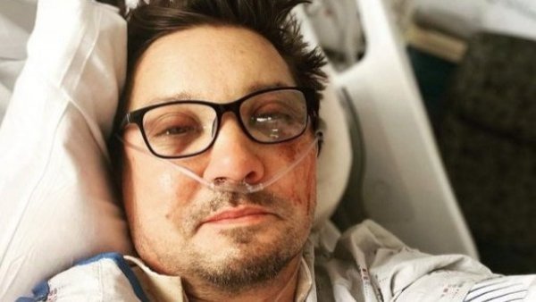 Actor Jeremy Renner actualizó su estado de salud: habló de más de "30 huesos rotos"
