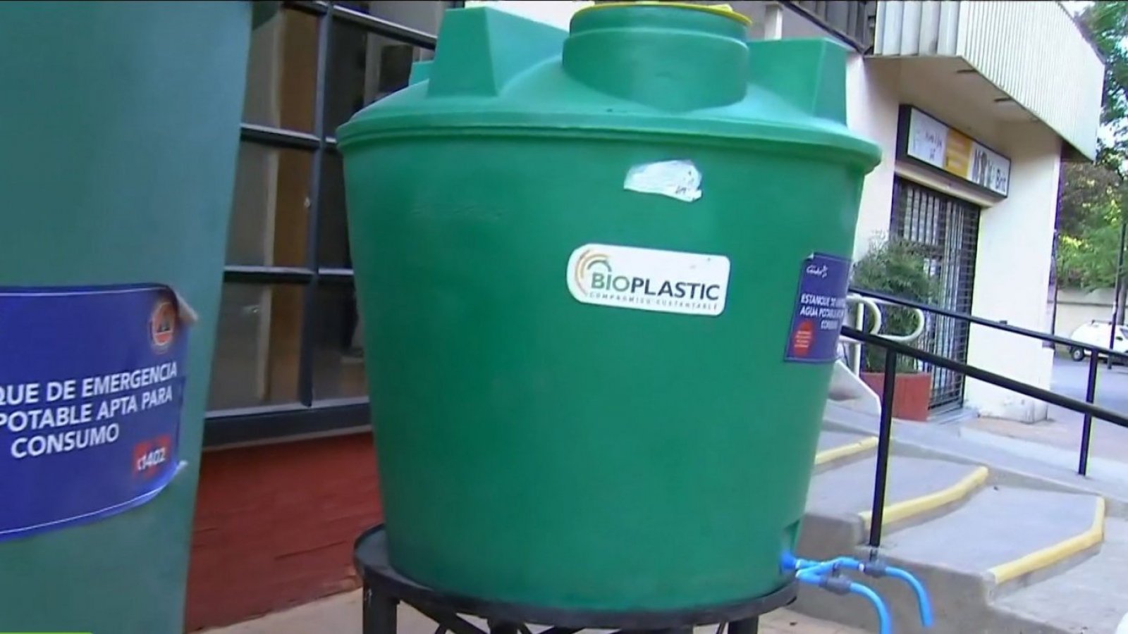 Vecinos de Las Condes denuncian intoxicaciones y enfermedades por contaminación de agua potable
