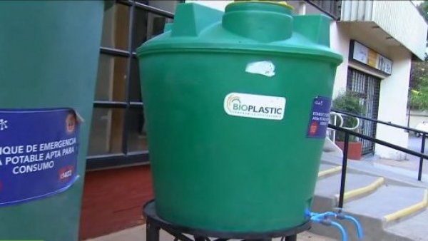 Vecinos de Las Condes denuncian intoxicaciones y enfermedades por contaminación de agua potable
