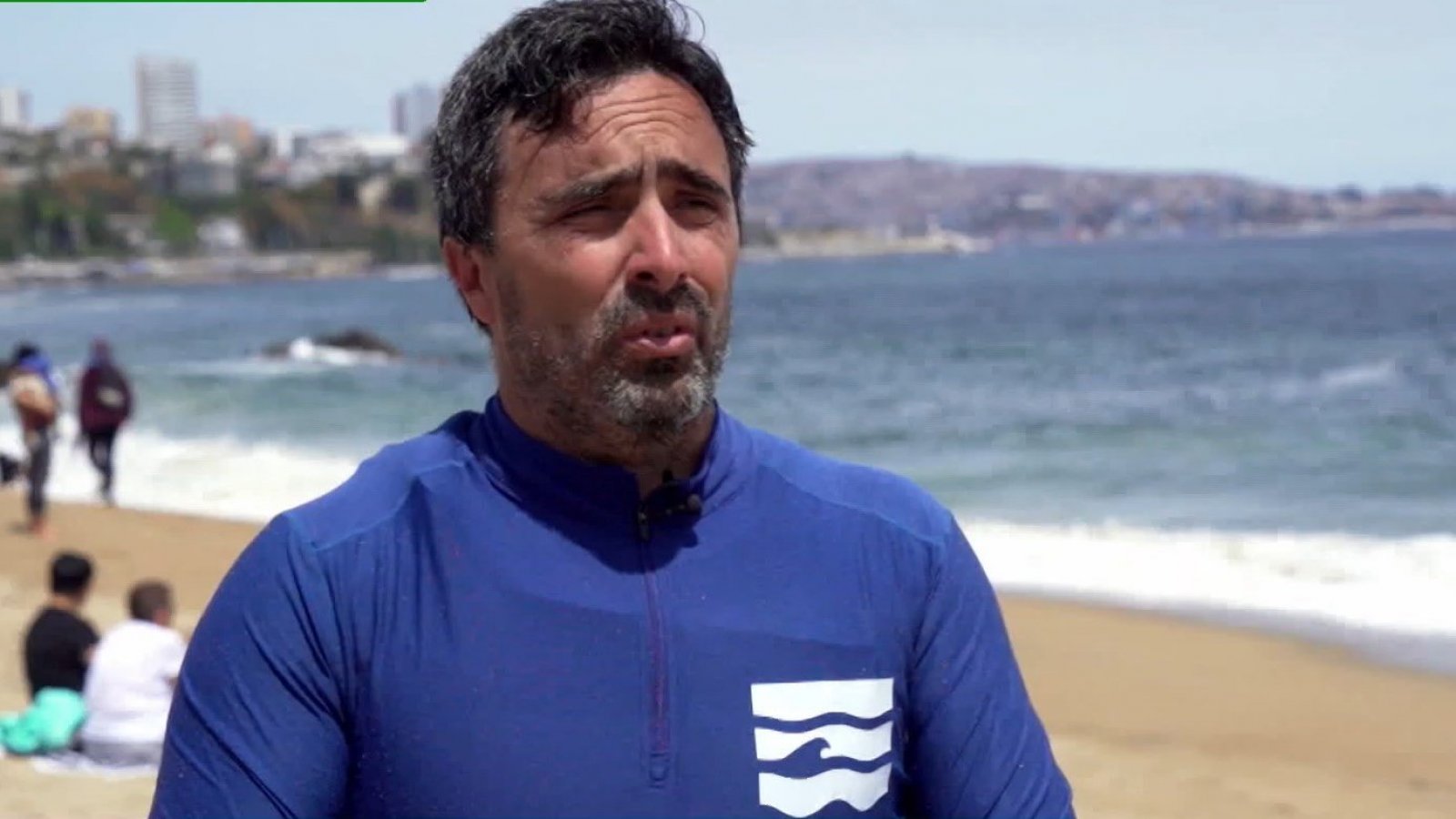 "Camiseteados": Gonzalo Lazo, fundador de Waterman Chile, busca acercar la cultura acuática a las familias
