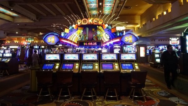 Turista apostó $880 y ganó más de 30 millones en casino de Valdivia
