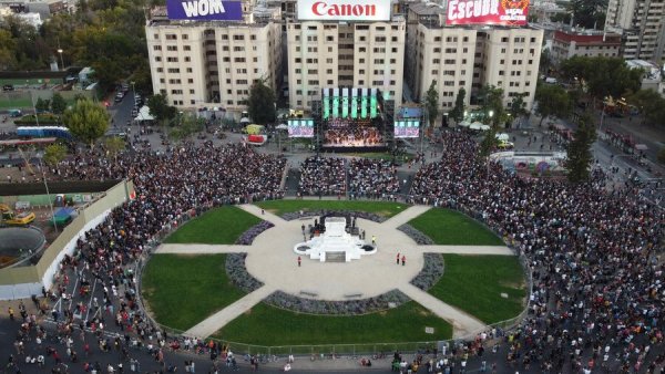 Las mejores imágenes del multitudinario concierto sinfónico en Plaza Italia
