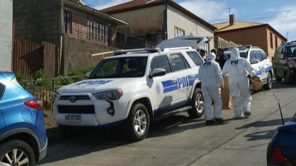Compartía con amigos, salió de la casa y fue apuñalado: investigan crimen en Punta Arenas
