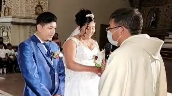 "Pedía auxilio": novio responde en pleno matrimonio que asistió 'obligado' a casarse
