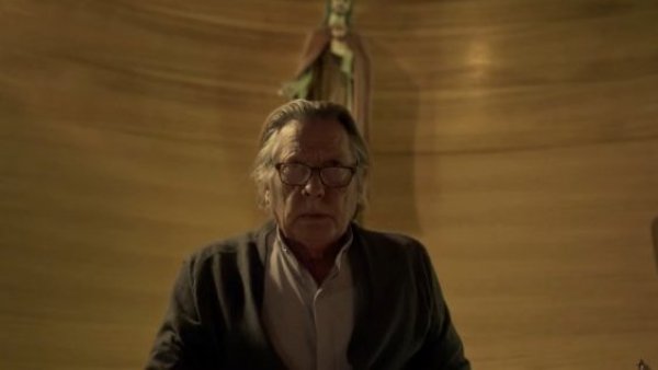 "Hice mi propia versión de Anthony Hopkins": Hernán Vallejo actor nominado a los Caleuche por su rol en "El Día Menos Pensado"