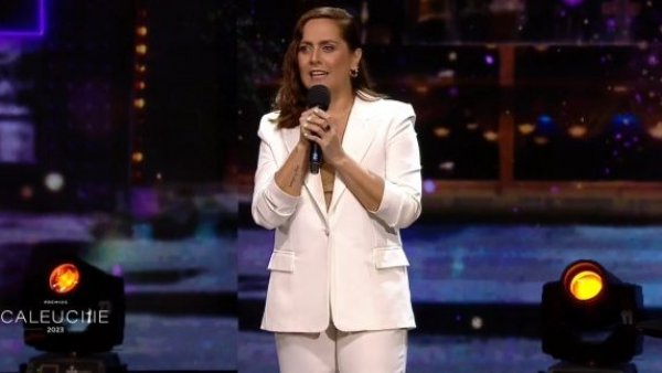 Natalia Valdebenito se luce en su reaparición durante los Premios Caleuche 2023