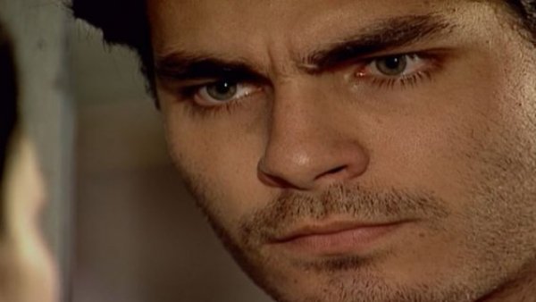 Matteo visita a Rosana y ella lo enfrenta por haberla abandonado
