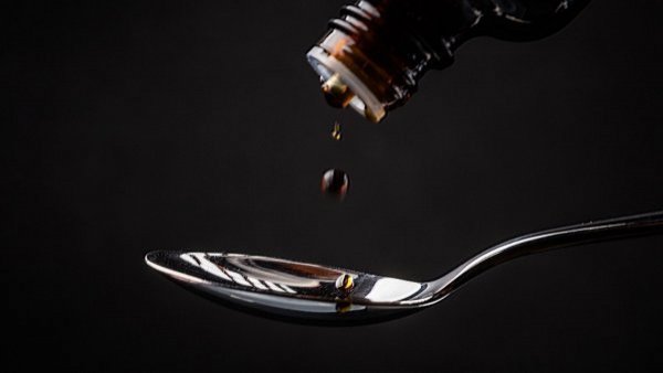 Fabricante adulteró químicos en jarabe: causó muerte de 200 niños en Indonesia
