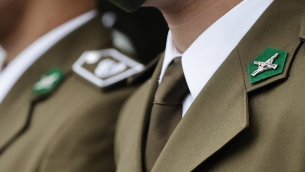 Funcionario de Carabineros se parapetó en su casa tras ser dado de baja
